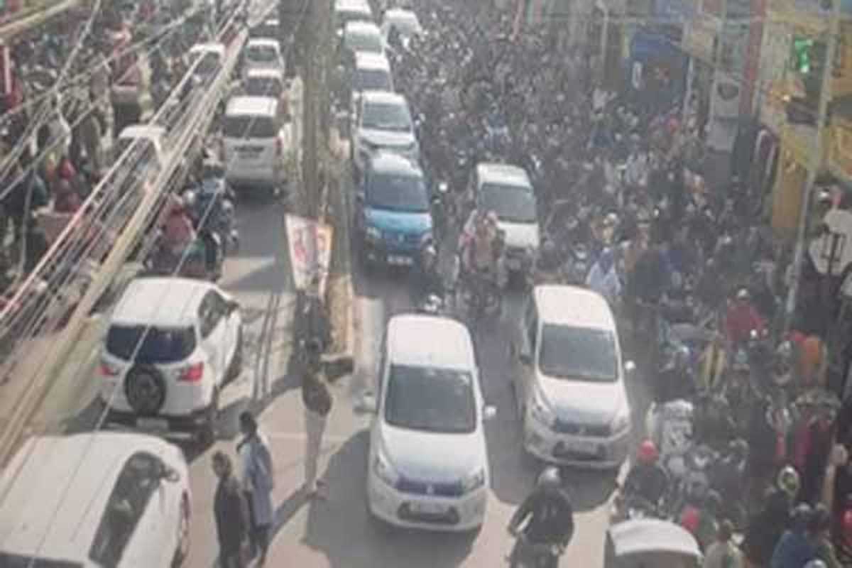 रांची में 11 महीने में ट्रैफिक रूल्स तोड़ने वाले 7,708 लोगों के ड्राइविंग लाइसेंस सस्पेंड रांची में 11 महीने में ट्रैफिक रूल्स तोड़ने वाले 7,708 लोगों के ड्राइविंग लाइसेंस सस्पेंड